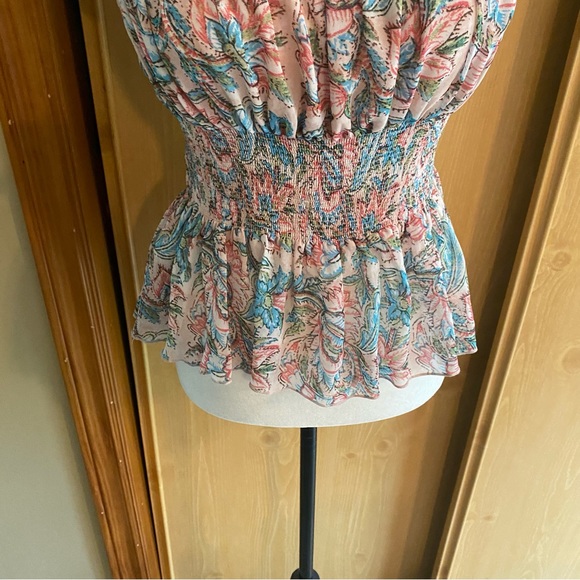 Urban Outfitters • Chiffon Cropped Capsleeve Blouse in Floral Print - Picture 5 of 12